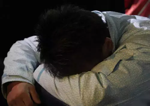 丈夫懷疑孩子不是自己的，妻子為給丈夫?qū)捫淖鲇H子鑒定